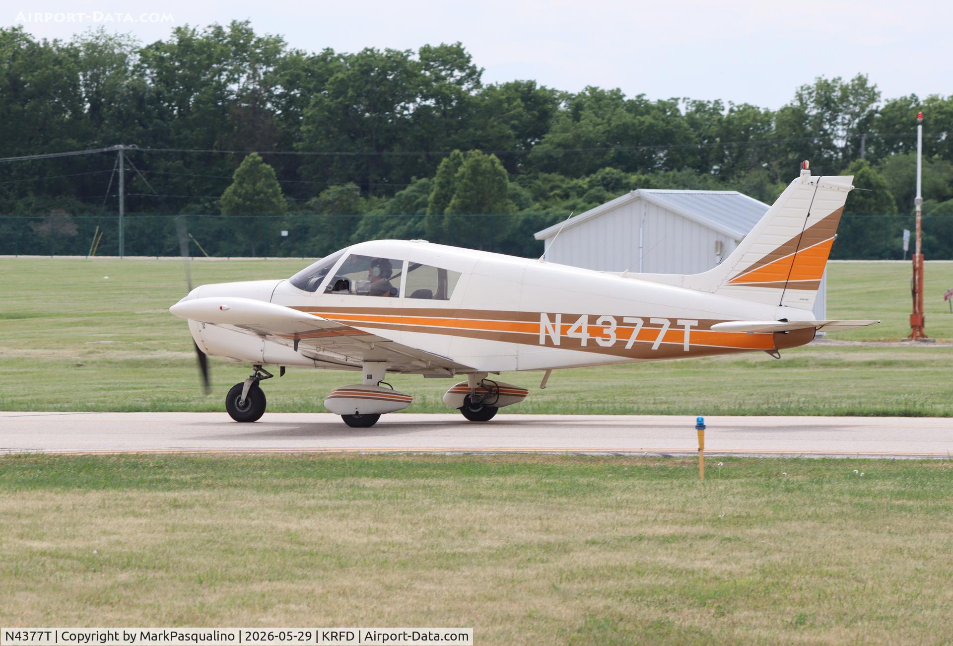 N4377T, 1971 Piper PA-28-140, c/n 28-7225158, Piper PA-28-140