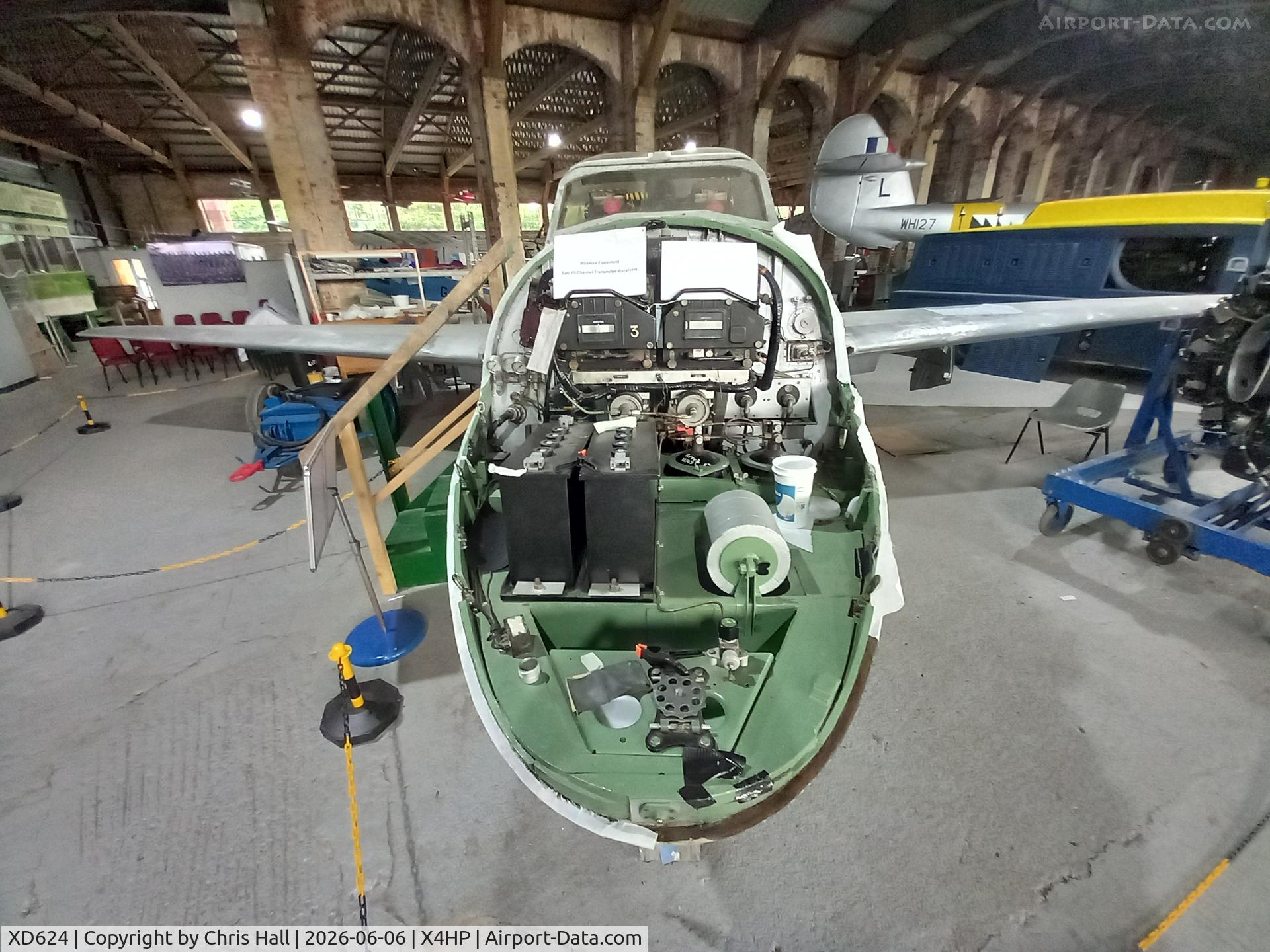 XD624, De Havilland DH-115 Vampire T.11, c/n 15449, Hooton Park - X4HP