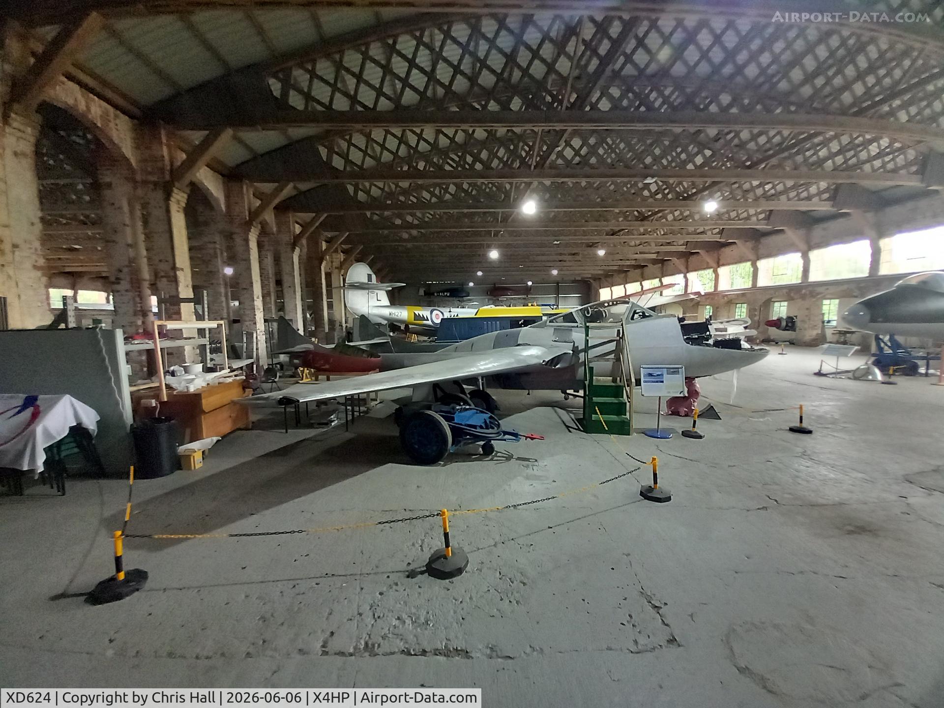 XD624, De Havilland DH-115 Vampire T.11, c/n 15449, Hooton Park - X4HP