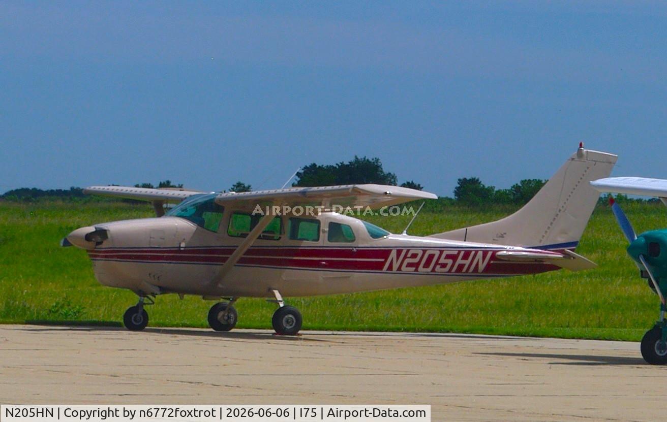 N205HN, 1963 Cessna 210-5(205), c/n 205-0440, On the ramp