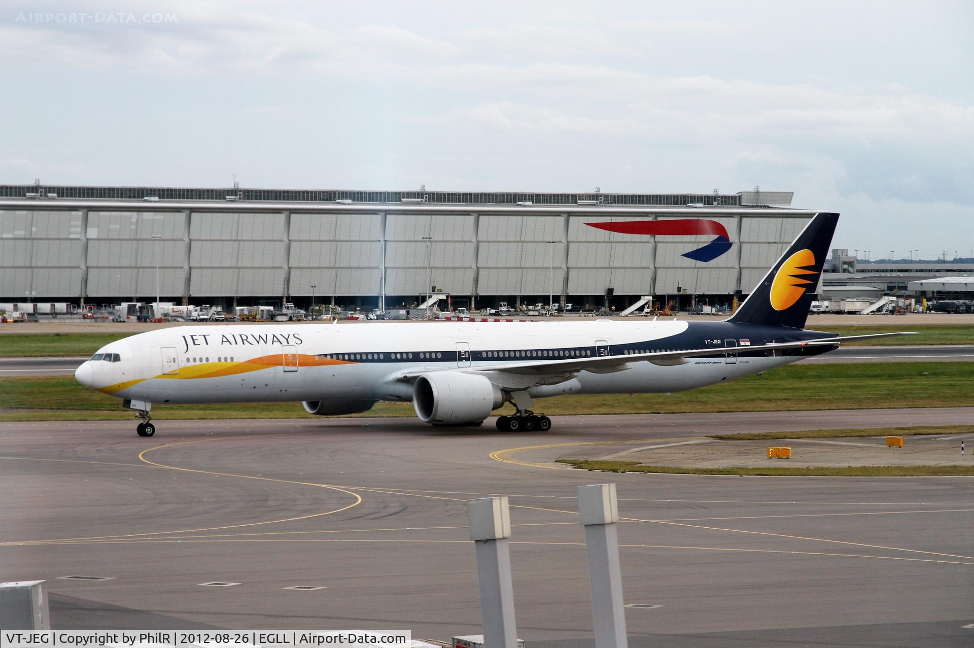 VT-JEG, 2007 Boeing 777-35R/ER, c/n 35163, VT-JEG 2007 B777-300 Jet International LHR