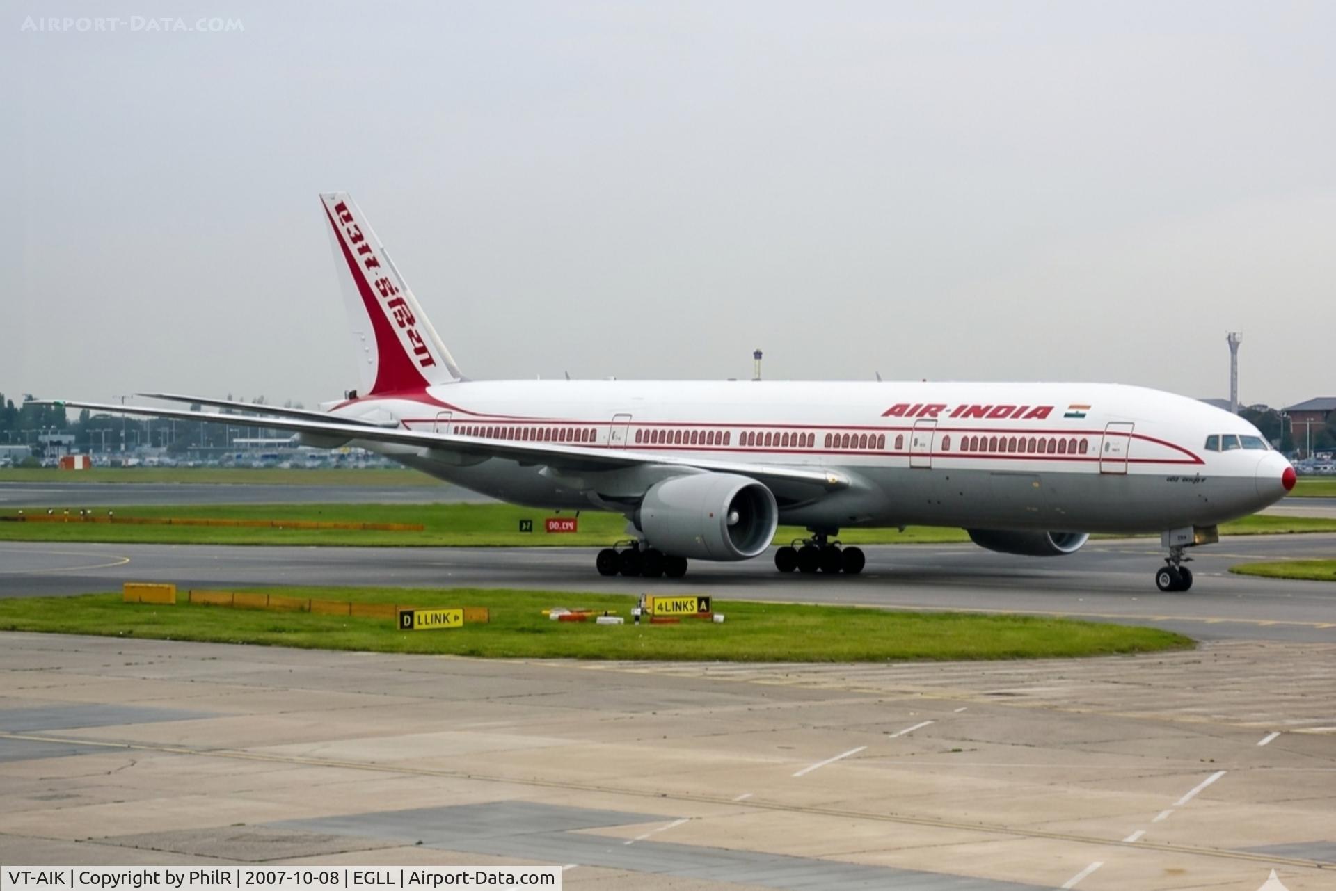 VT-AIK, 1999 Boeing 777-222, c/n 28714, VT-AIK B777-200 Air India LHR