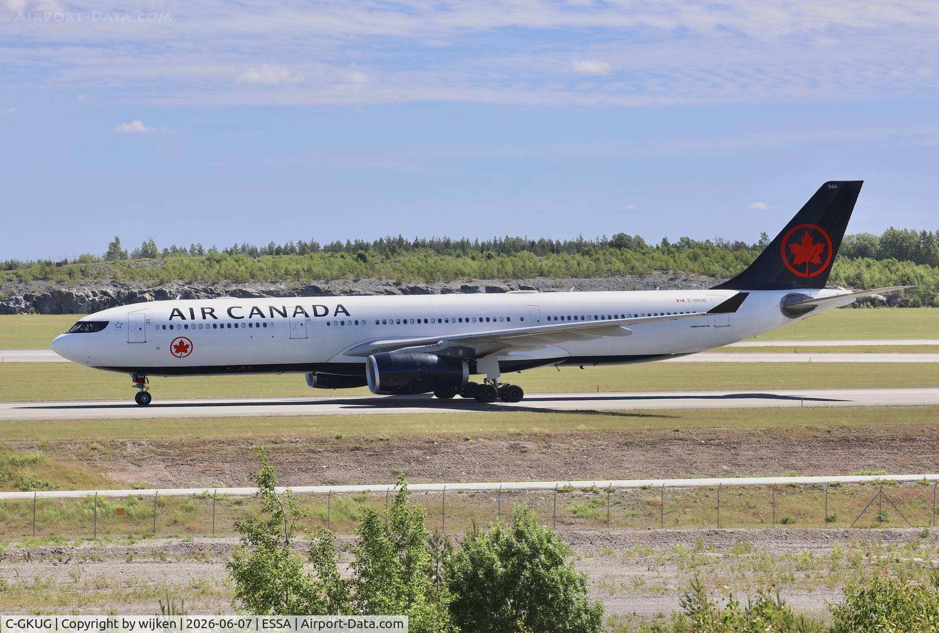 C-GKUG, 2010 Airbus A330-343X, c/n 1149, Twy W