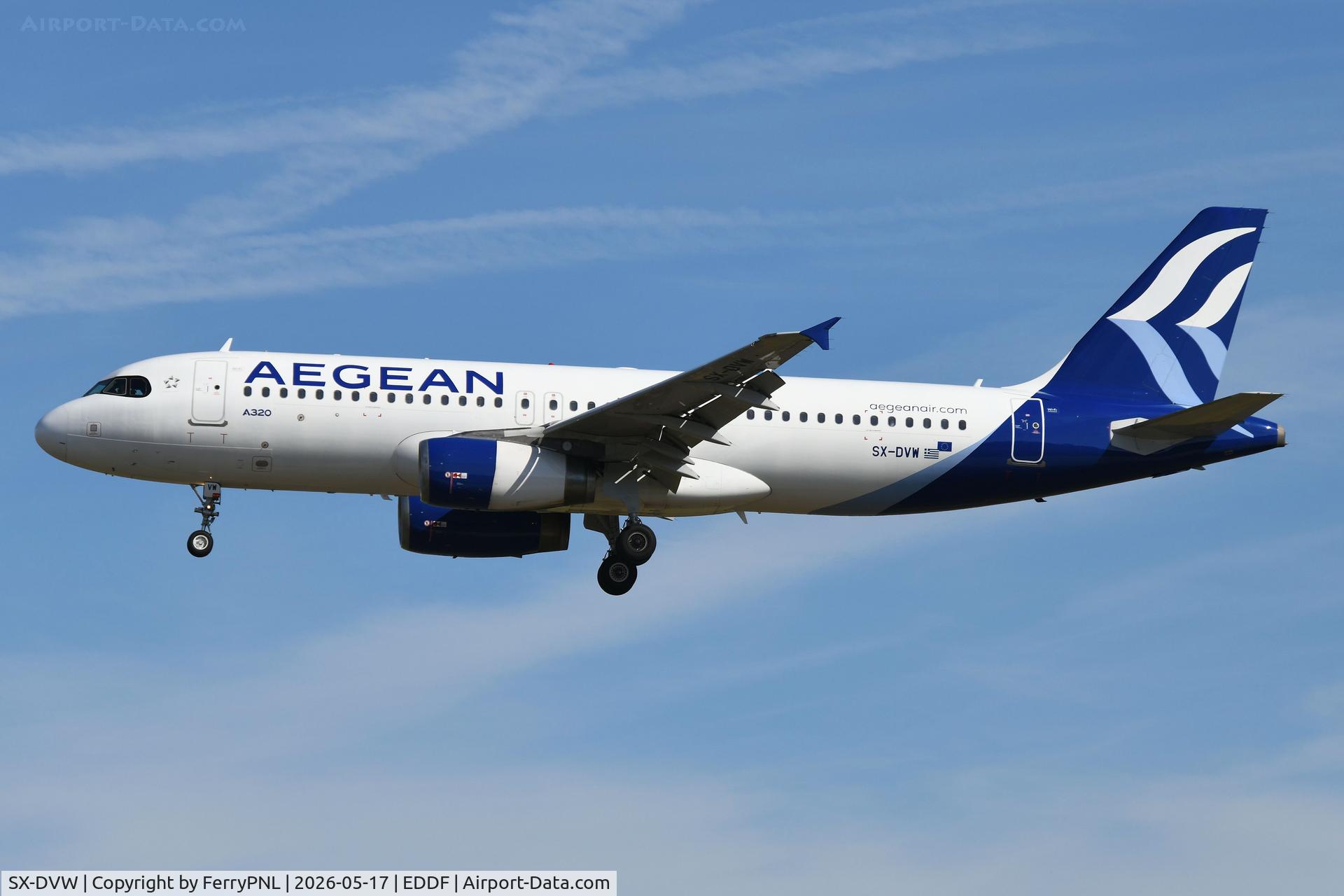 SX-DVW, 2009 Airbus A320-232, c/n 3785, Aegean A320 arriving