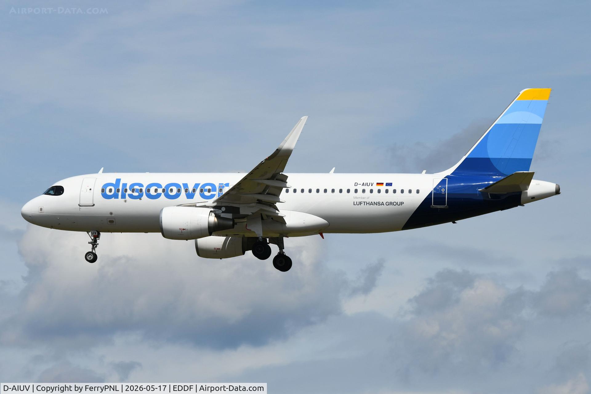 D-AIUV, 2016 Airbus A320-214, c/n 7174, Discover A320 landing
