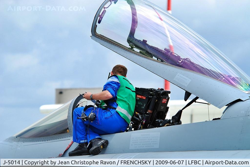 J-5014, McDonnell Douglas F/A-18C Hornet, c/n 1359, BA120 Cazaux Air Force Base