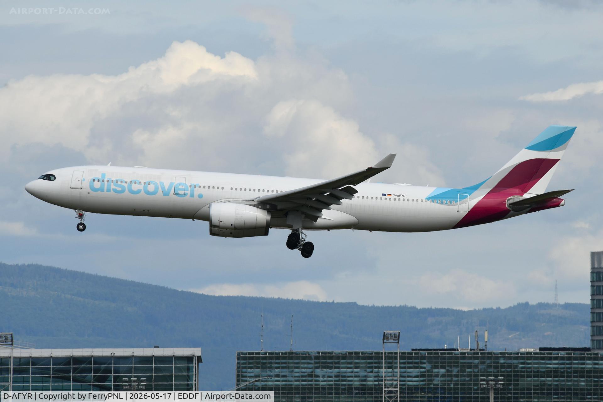 D-AFYR, 2015 Airbus A330-343E, c/n 1711, Discover A333 about to land