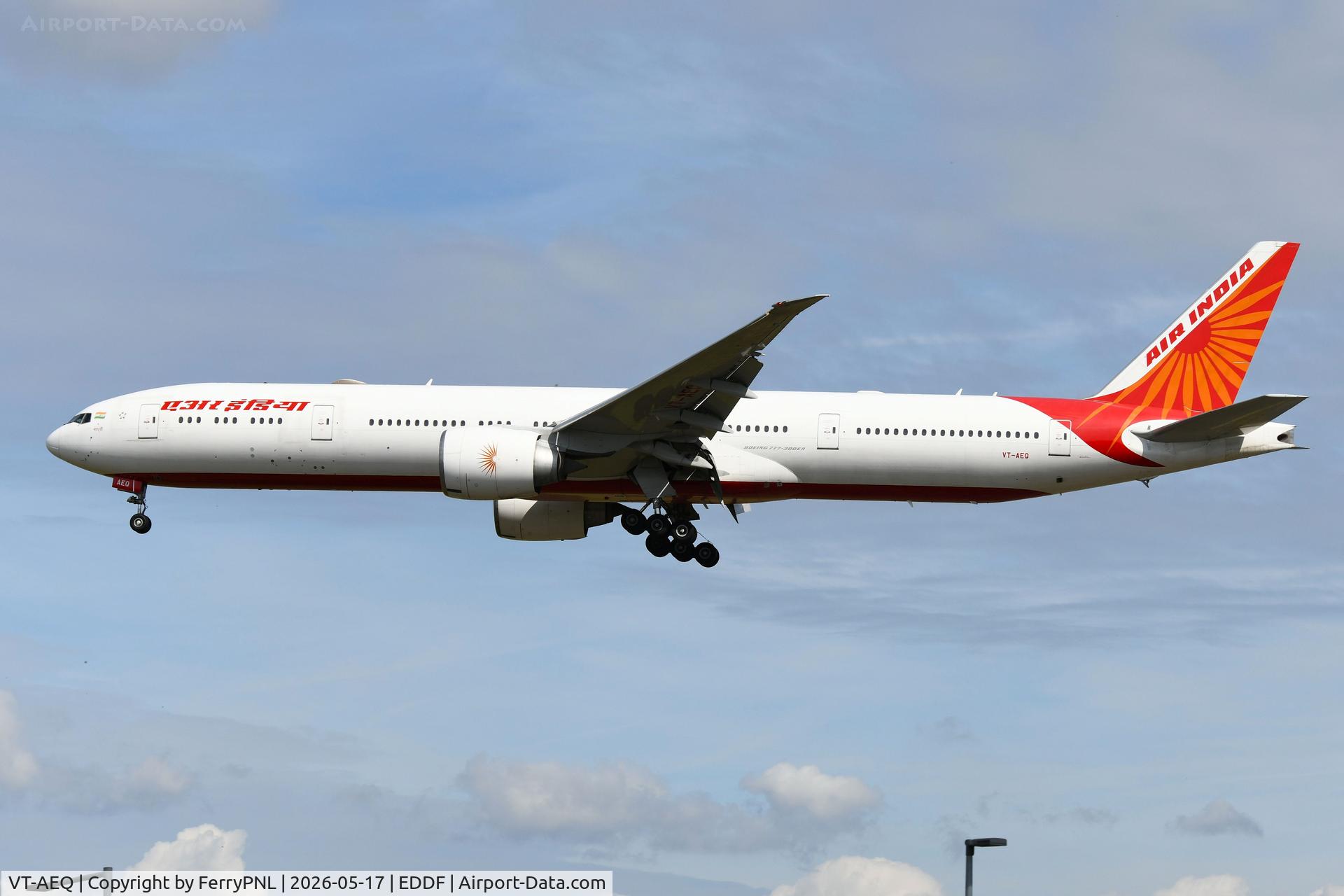 VT-AEQ, 2013 Boeing B-777-3FX, c/n 39690 l/n 1105, Long B777 of Air India landing