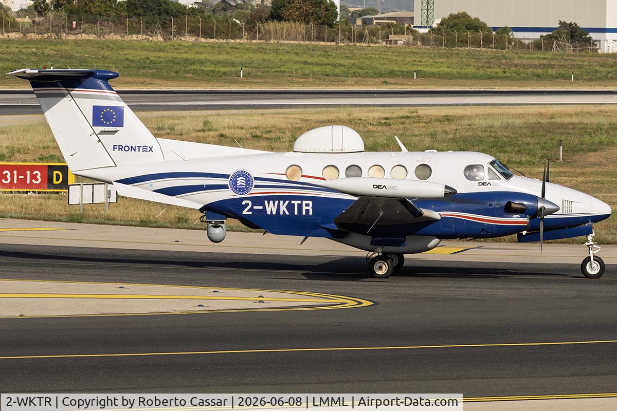 2-WKTR, 1980 Beech 200T Super King Air, c/n BT-13, Park 9