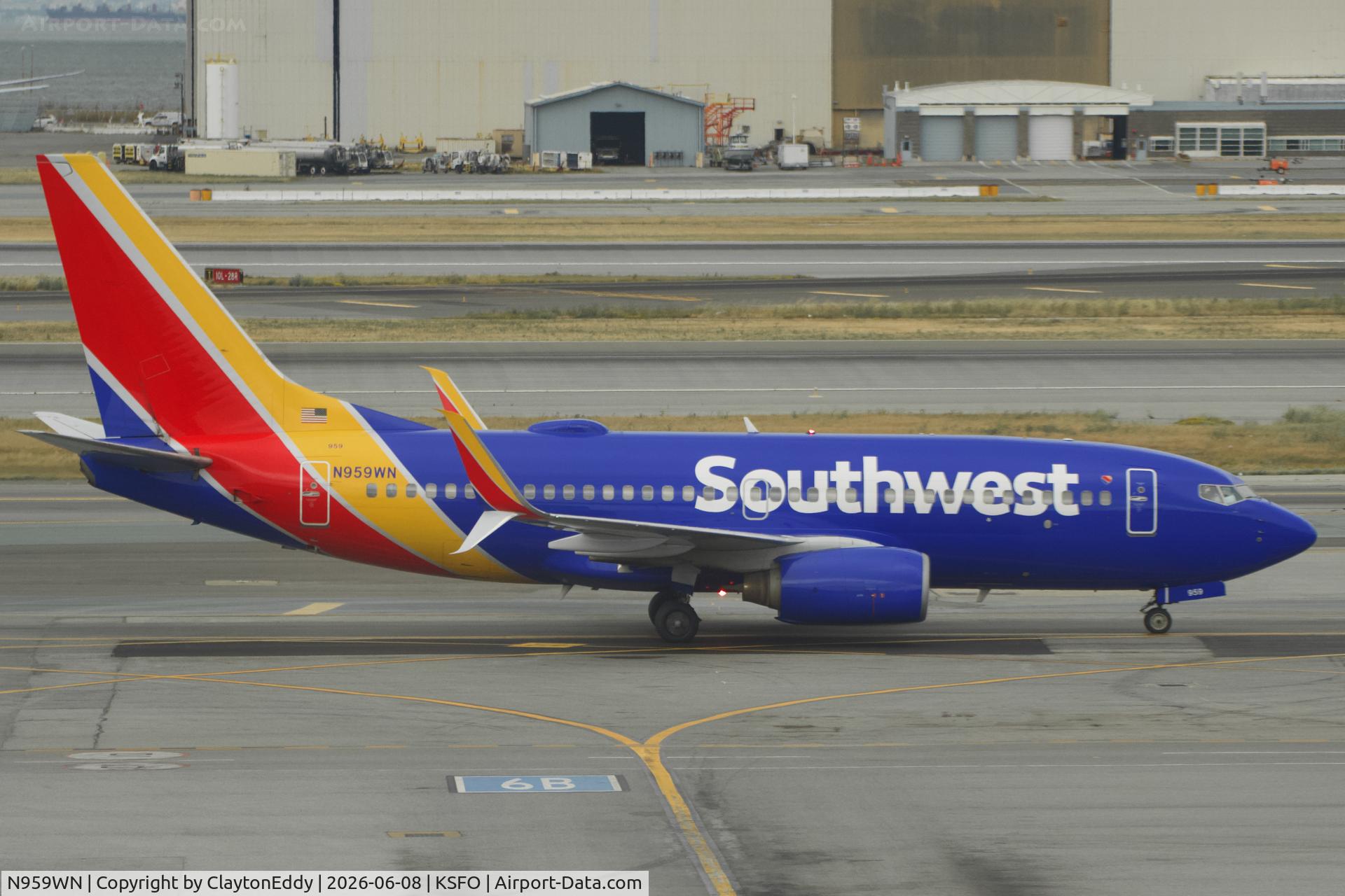 N959WN, 2011 Boeing 737-7H4, c/n 36674, Sky Terrace SFO 2026. 