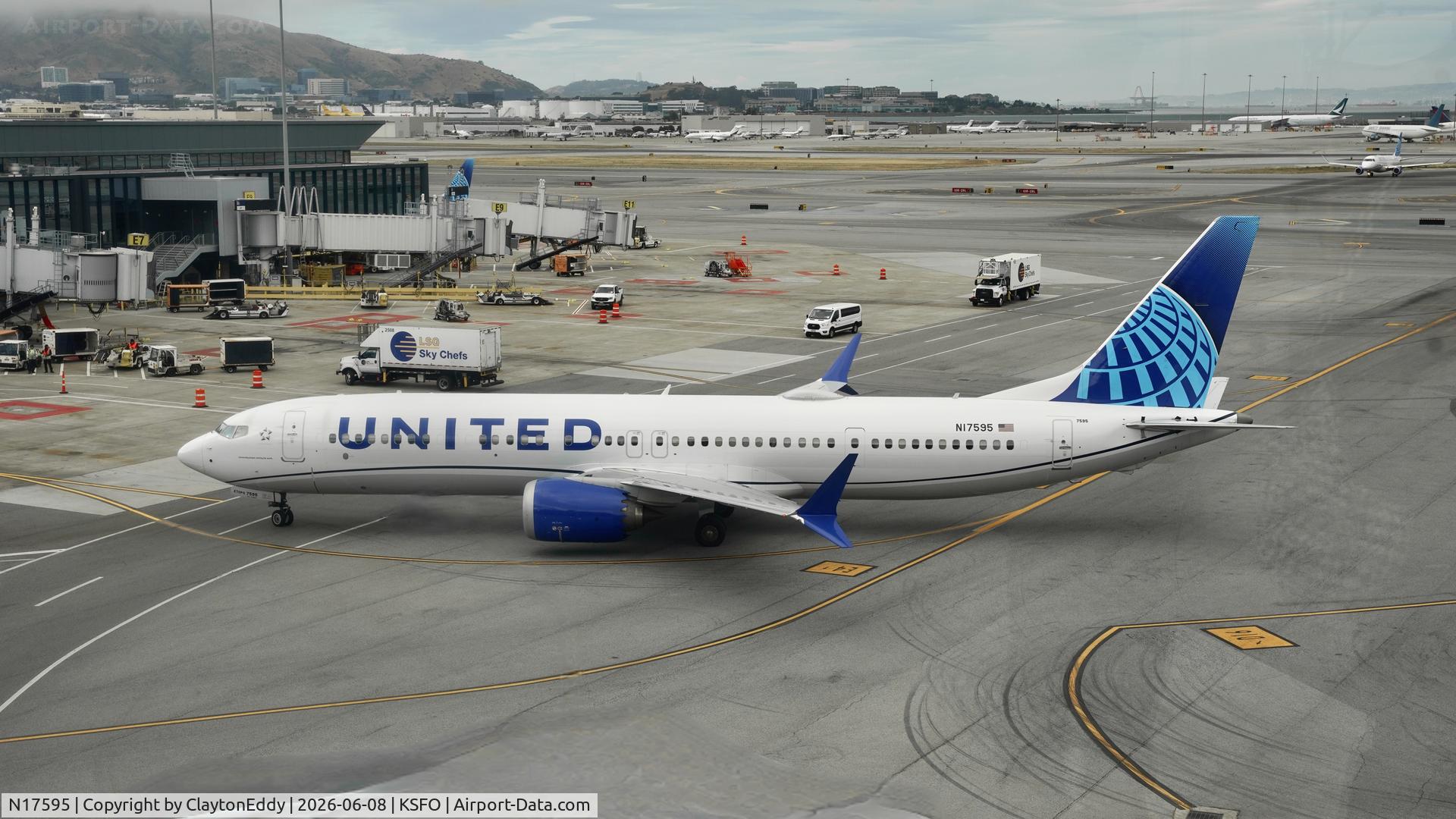 N17595, 2025 Boeing 737 MAX 9, c/n 67643 l/n 9070, Sky Terrace SFO 2026