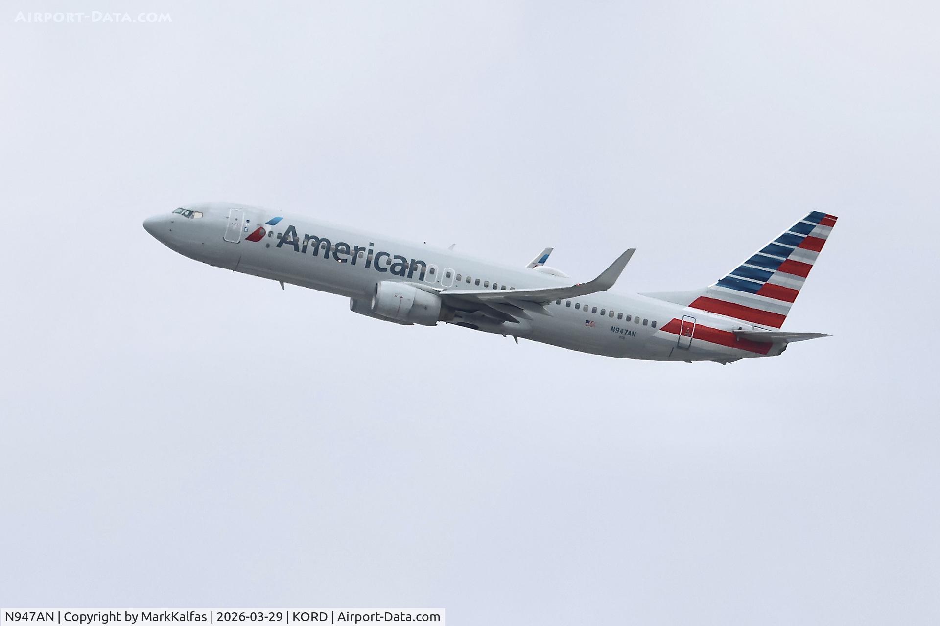 N947AN, 2000 Boeing 737-823, c/n 29536, B738 American Airlines Boeing 737-823 N947AN departing 28R KORD