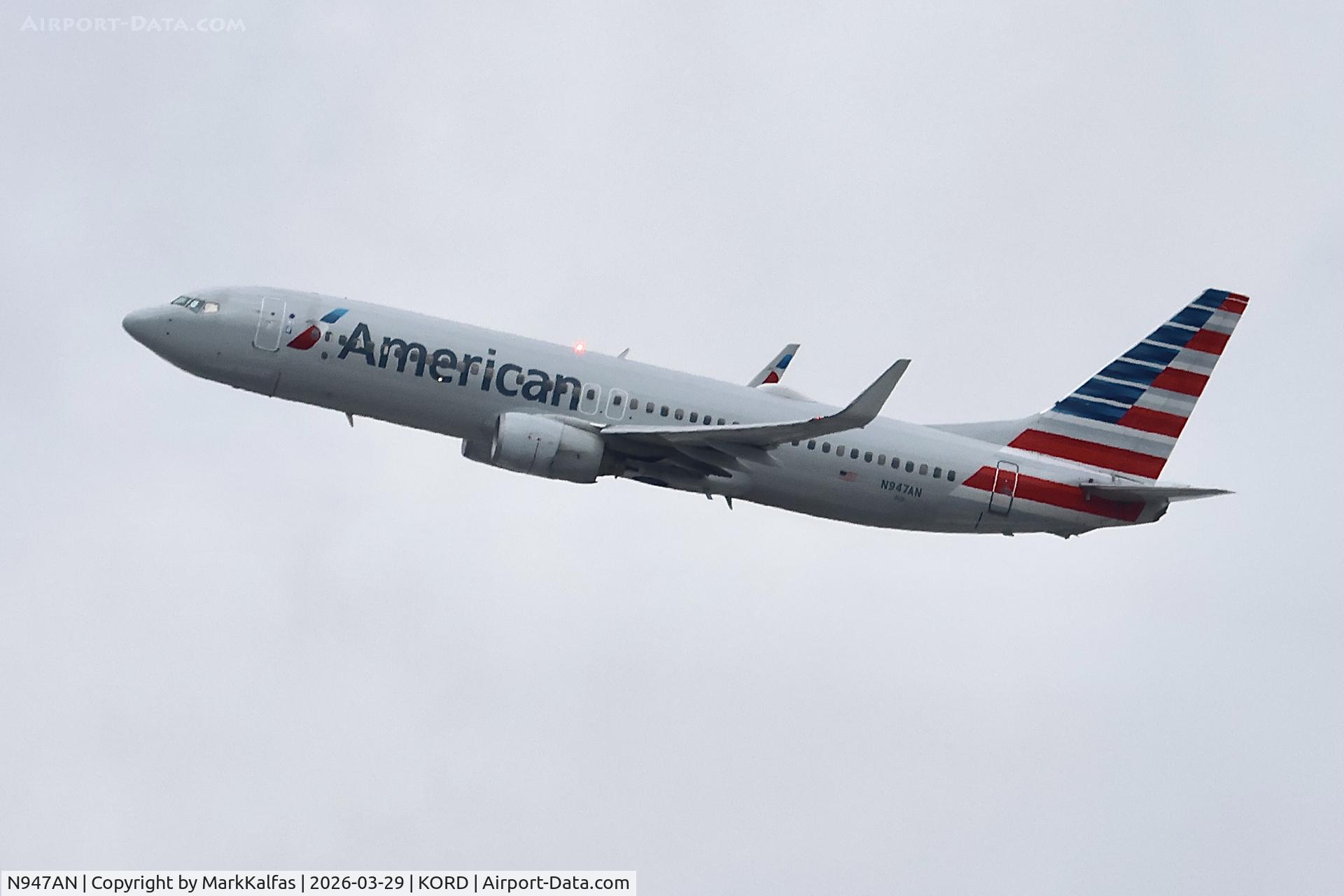 N947AN, 2000 Boeing 737-823, c/n 29536, B738 American Airlines Boeing 737-823 N947AN departing 28R KORD
