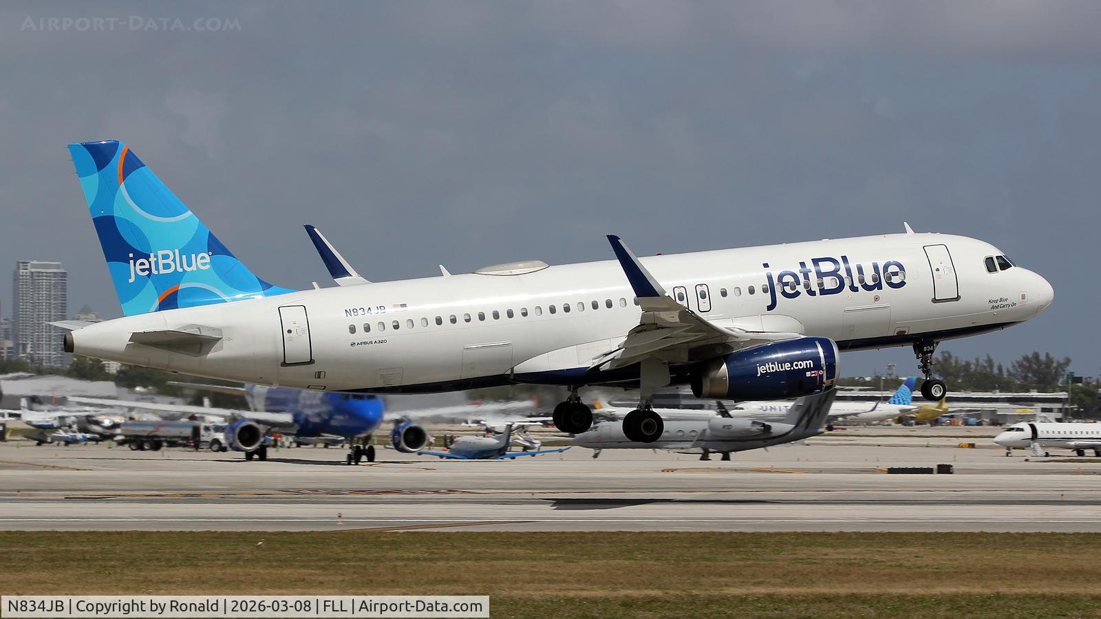 N834JB, 2013 Airbus A320-232, c/n 5782, at fll
