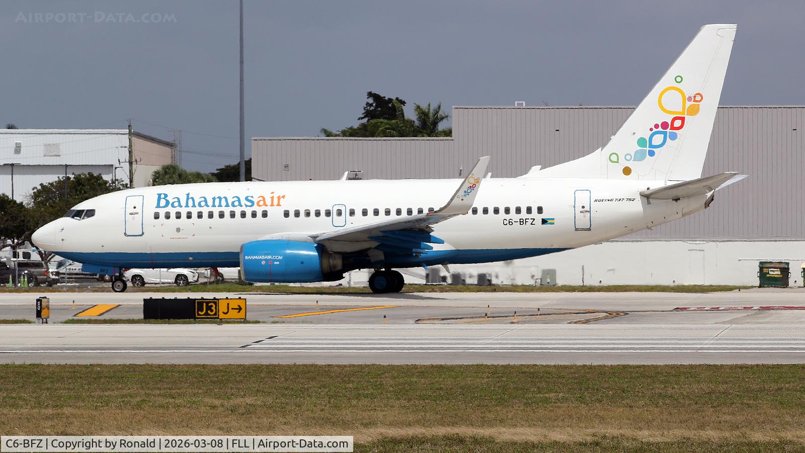 C6-BFZ, 2004 Boeing 737-752, c/n 30038 l/n 1601, at fll