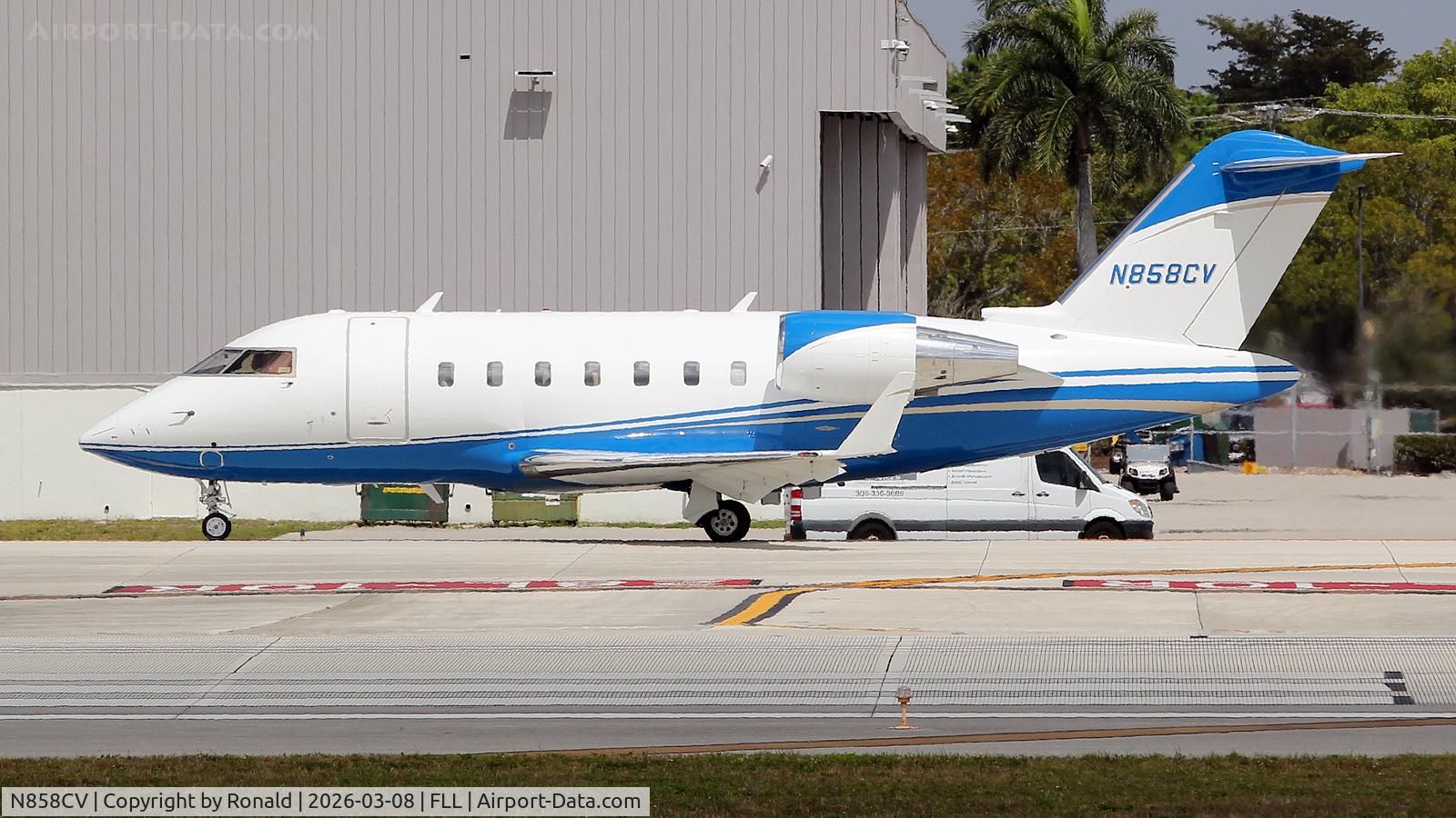 N858CV, 2004 Boeing 737-752, c/n 30038 l/n 1601, at fll