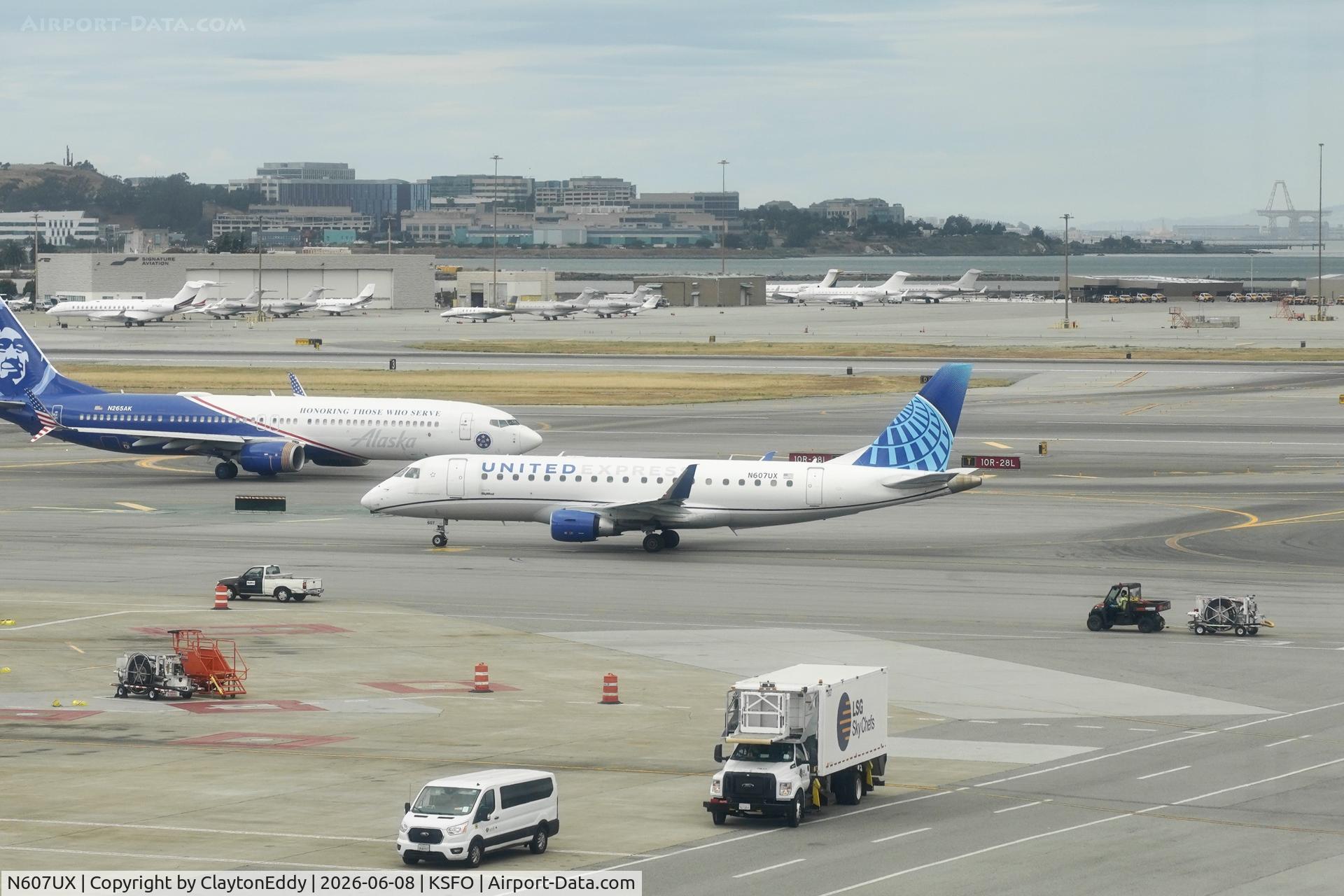 N607UX, 2019 Embraer ERJ-175 (ERJ-170-200LR), c/n 17000804, Sky Terrace SFO 2026