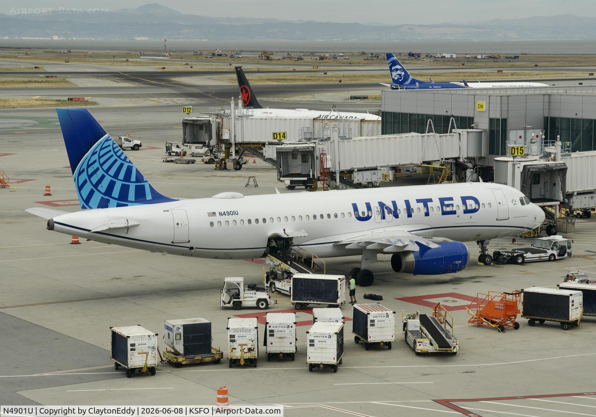 N4901U, 2006 Airbus A320-232, c/n 2680, Sky Terrace SFO 2026