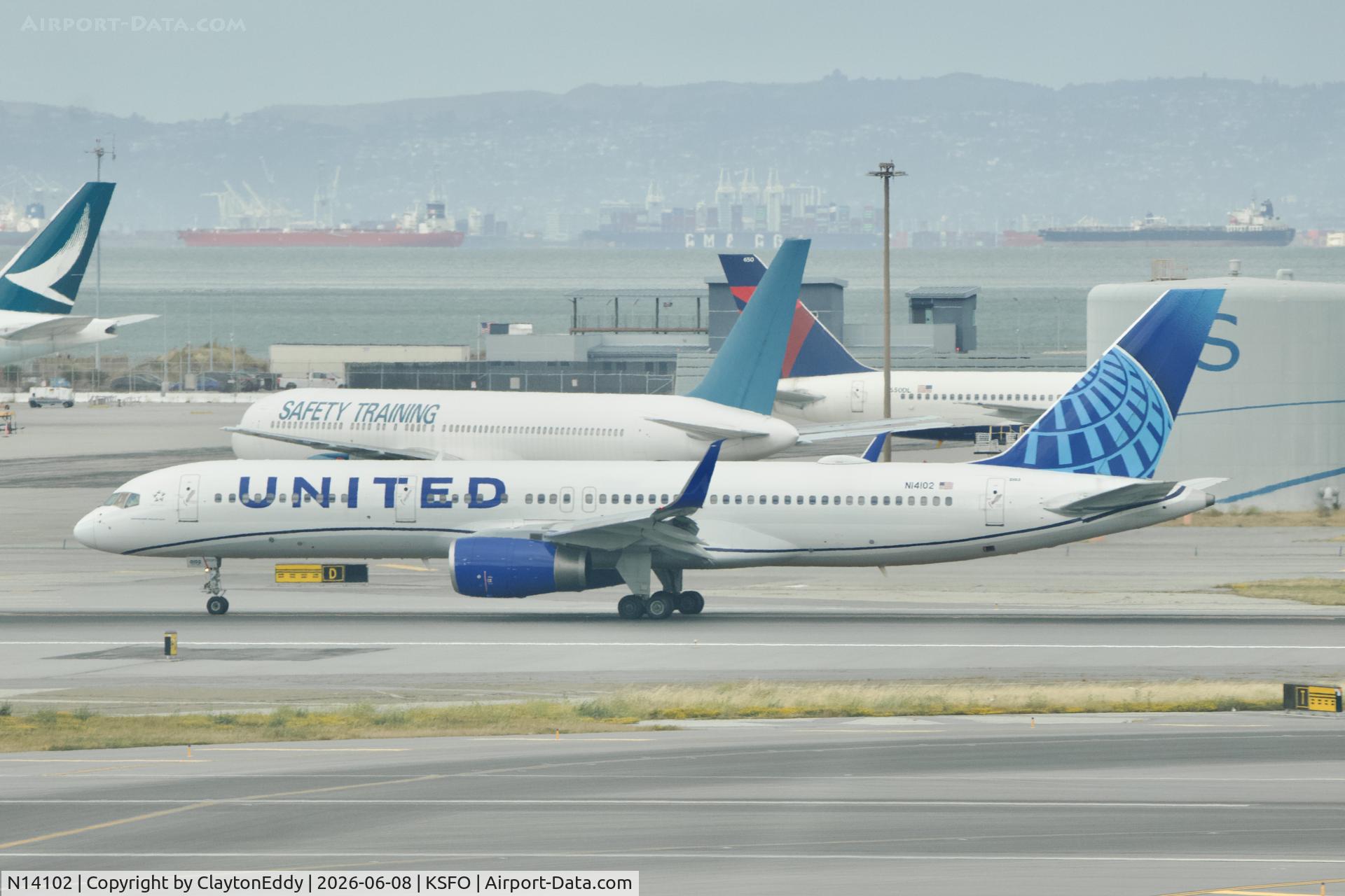 N14102, 1994 Boeing 757-224, c/n 27292, Sky Terrace SFO 2026