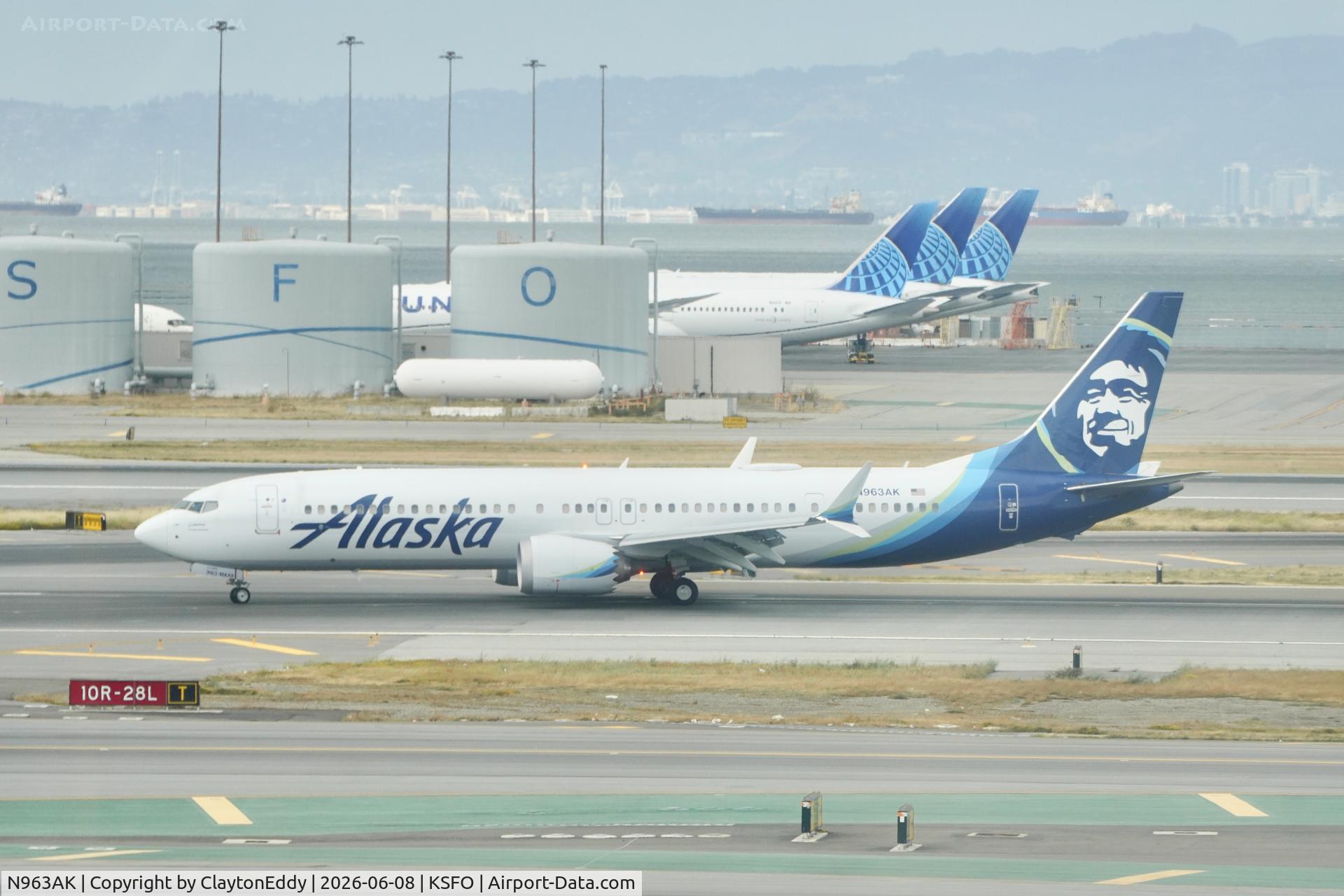 N963AK, 2023 Boeing 737 MAX 9, c/n 7553, Sky Terrace SFO 2026