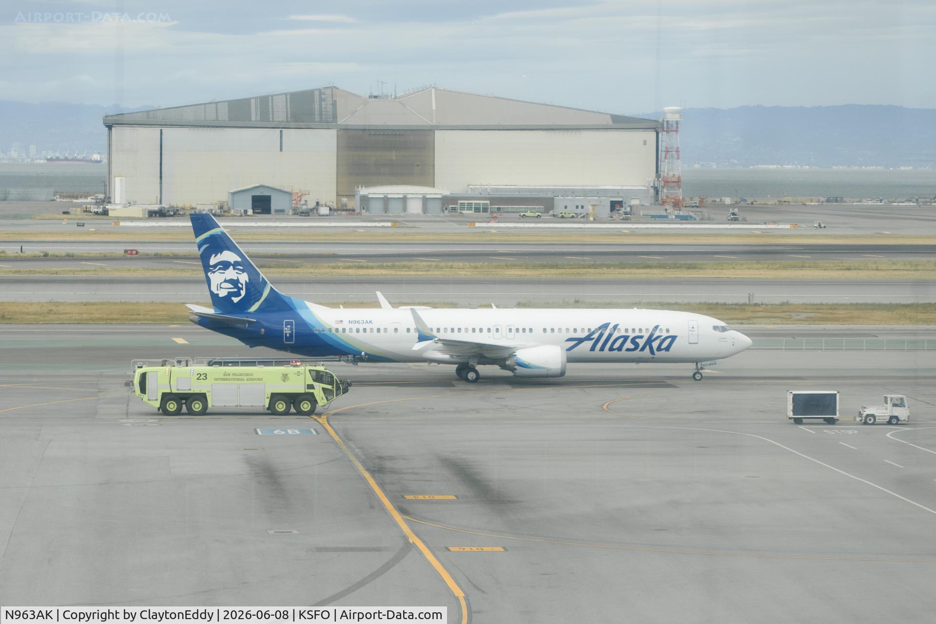 N963AK, 2023 Boeing 737 MAX 9, c/n 7553, Sky Terrace SFO 2026