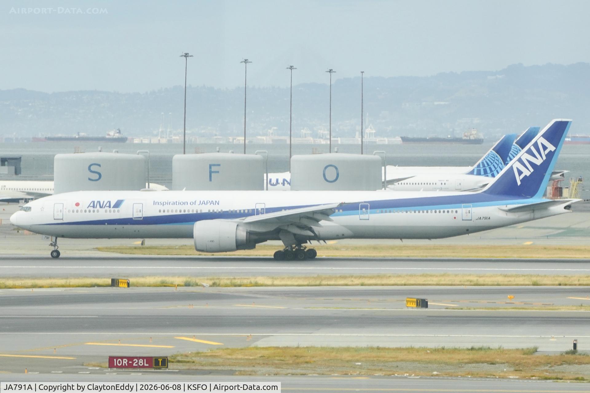 JA791A, 2015 Boeing 777-381/ER, c/n 60137 l/n 1293, Sky Terrace SFO 2026