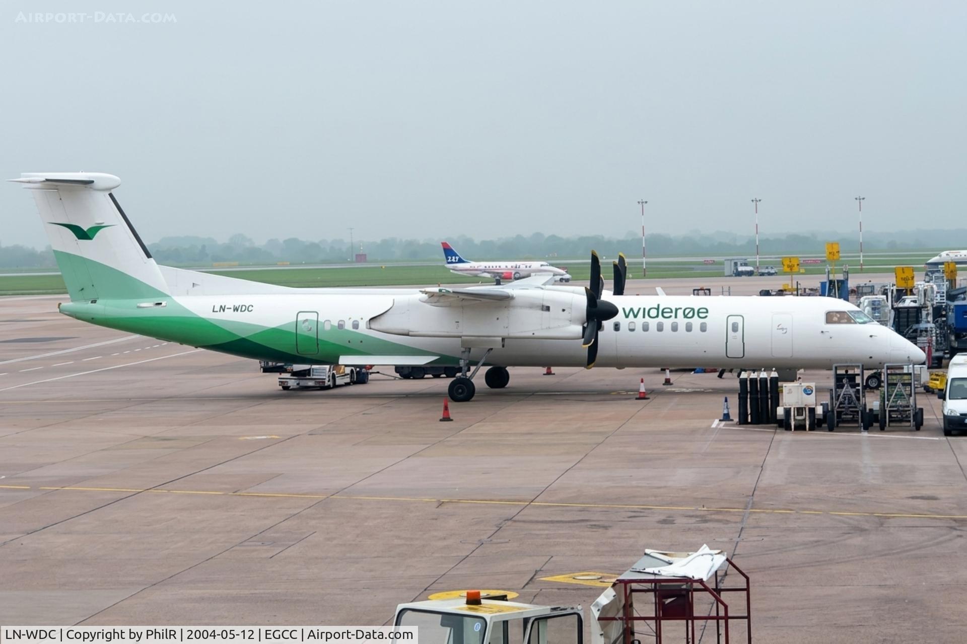 LN-WDC, 2002 De Havilland Canada DHC-8-402Q Dash 8, c/n 4071, LN-WDC 2002 DHC-8-400 Wideroe MAN 