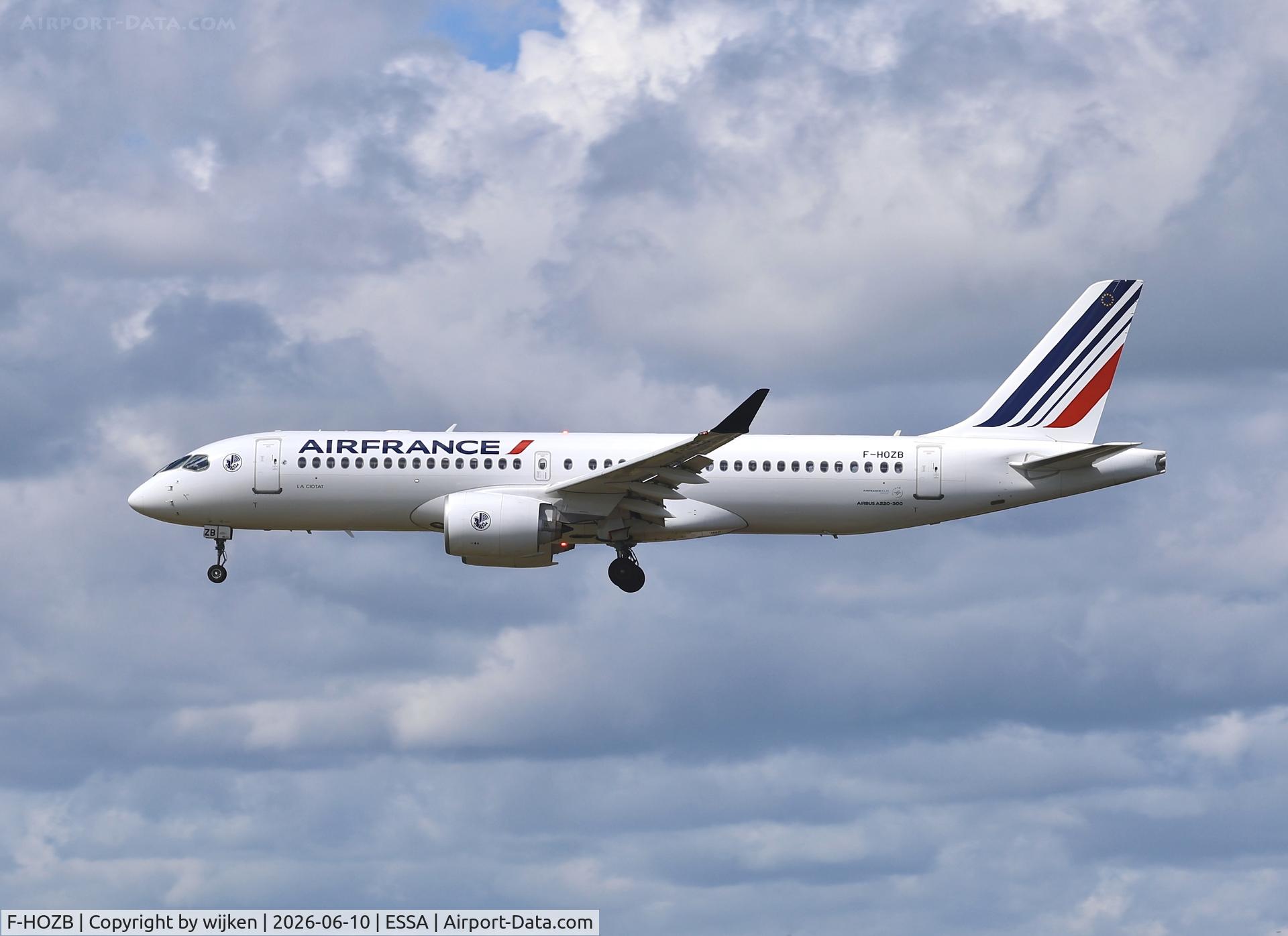 F-HOZB, 2025 Airbus  A220-300, c/n 55415, Rwy 19L