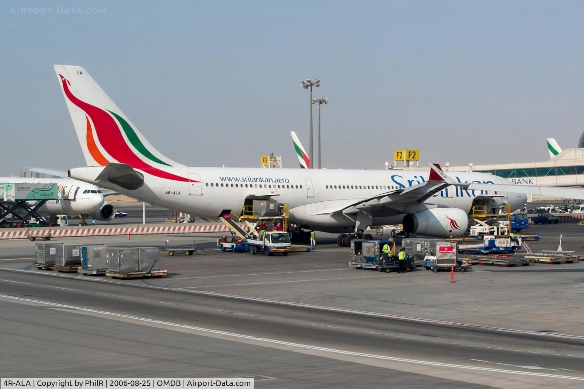 4R-ALA, 1999 Airbus A330-243, c/n 303, 4R-ALA A330-200 Sri Lankan DXB 
