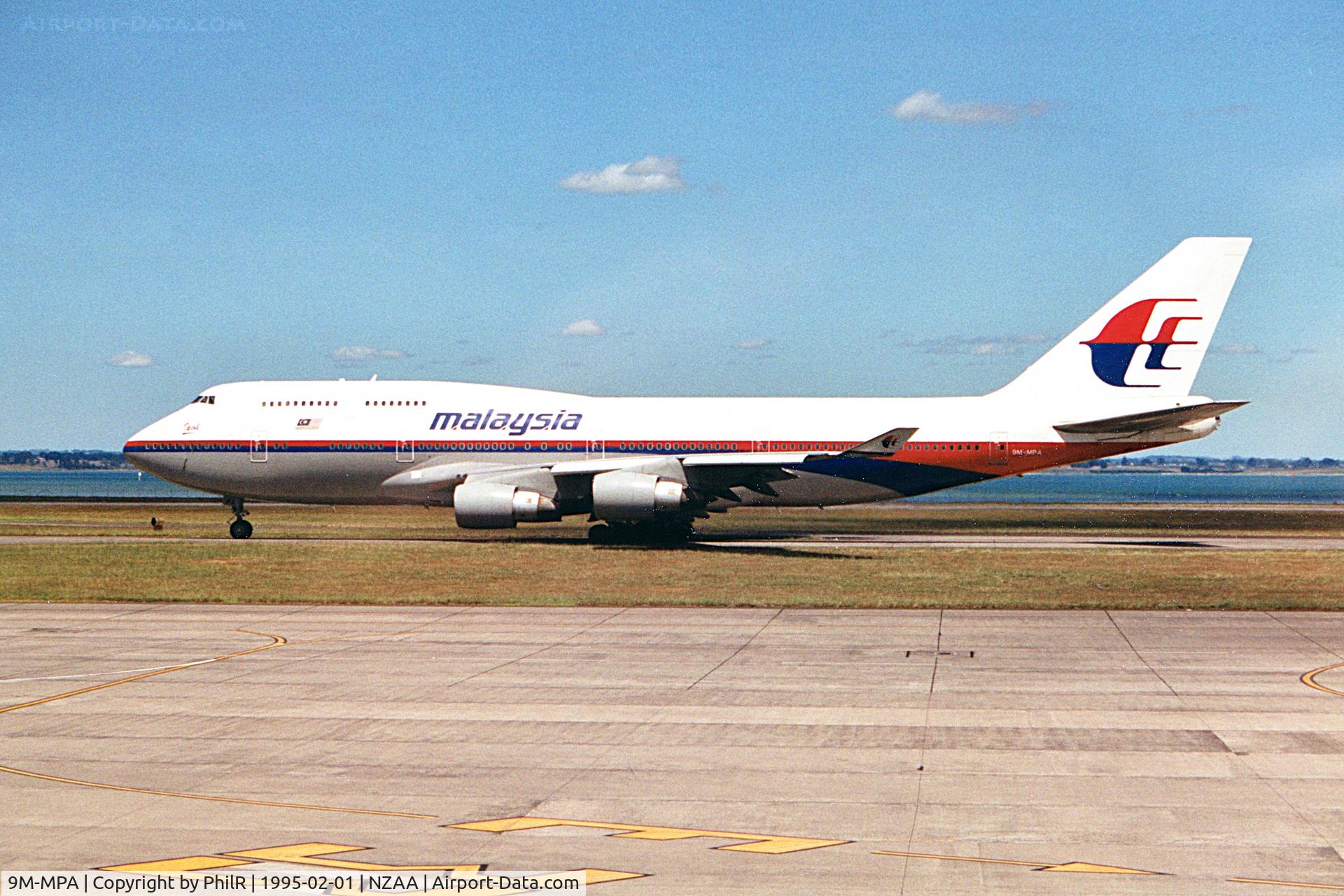 9M-MPA, 1992 Boeing 747-4H6, c/n 27042, 9M-MPA 1992 B747-400 Malaysian Airlines AKL 