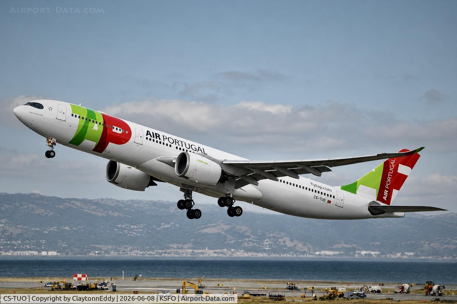 CS-TUO, 2019 Airbus A330-941, c/n 1922, Sky Terrace SFO 2026