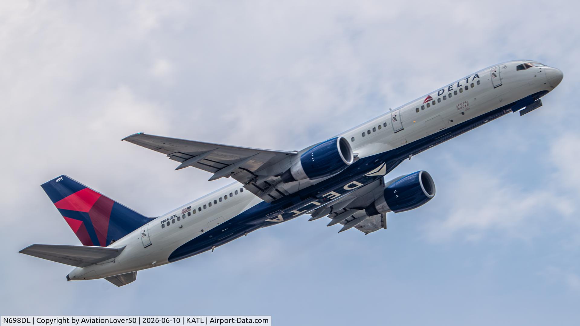 N698DL, 1999 Boeing 757-232, c/n 29911, Delta 752