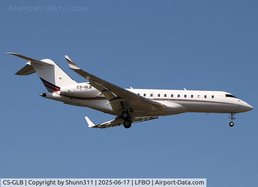 CS-GLB, 2012 Bombardier BD-700-1A10 Global 6000, c/n 9481, Landing rwy 32L