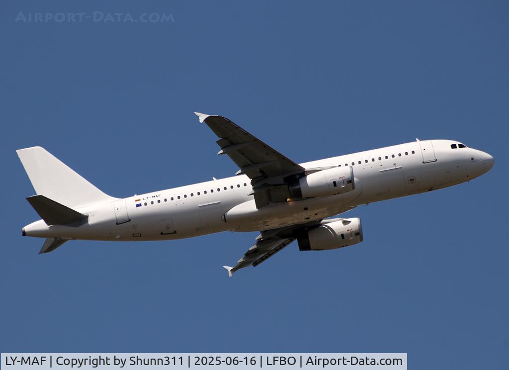 LY-MAF, 2003 Airbus A320-232, c/n 1922, Climbing after take off from rwy 32R... All white c/s without titles... Operated by Tunisair this day...