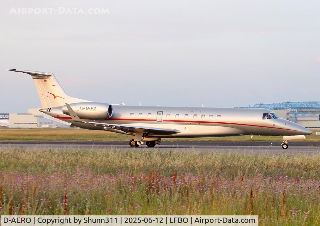D-AERO, 2015 Embraer EMB-135BJ Legacy 650, c/n 14501214, Taxiing holding point rwy 14L for departure...
