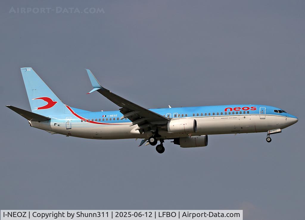 I-NEOZ, 2006 Boeing 737-86N, c/n 34257 l/n 2024, Landing rwy 32L in new c/s