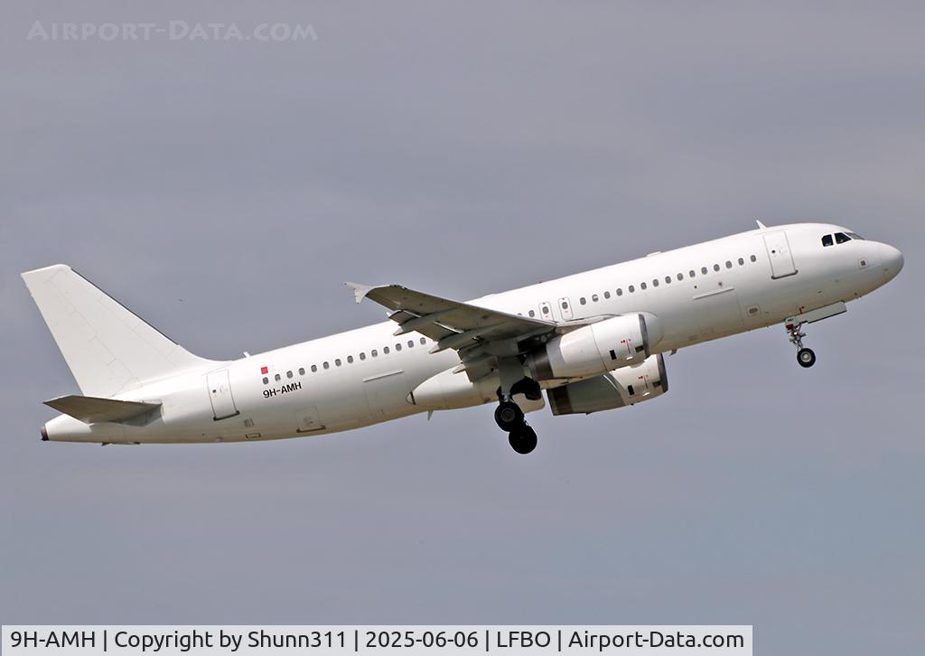 9H-AMH, 2004 Airbus A320-232, c/n 2173, Climbing after take off from rwy 32R... All white c/s without titles... Operated by Tunisair this day...