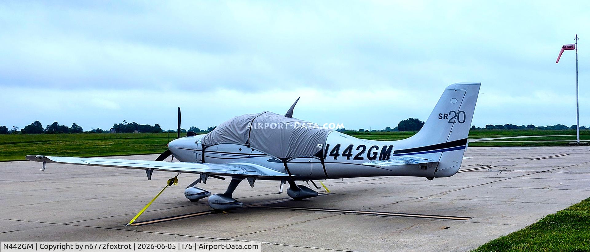 N442GM, 2021 Cirrus SR20, c/n 2257, On the ramp