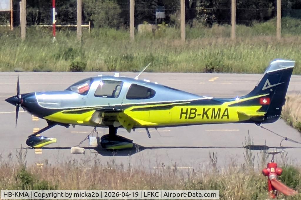 HB-KMA, 2015 Cirrus SR22T, c/n 1078, Parked