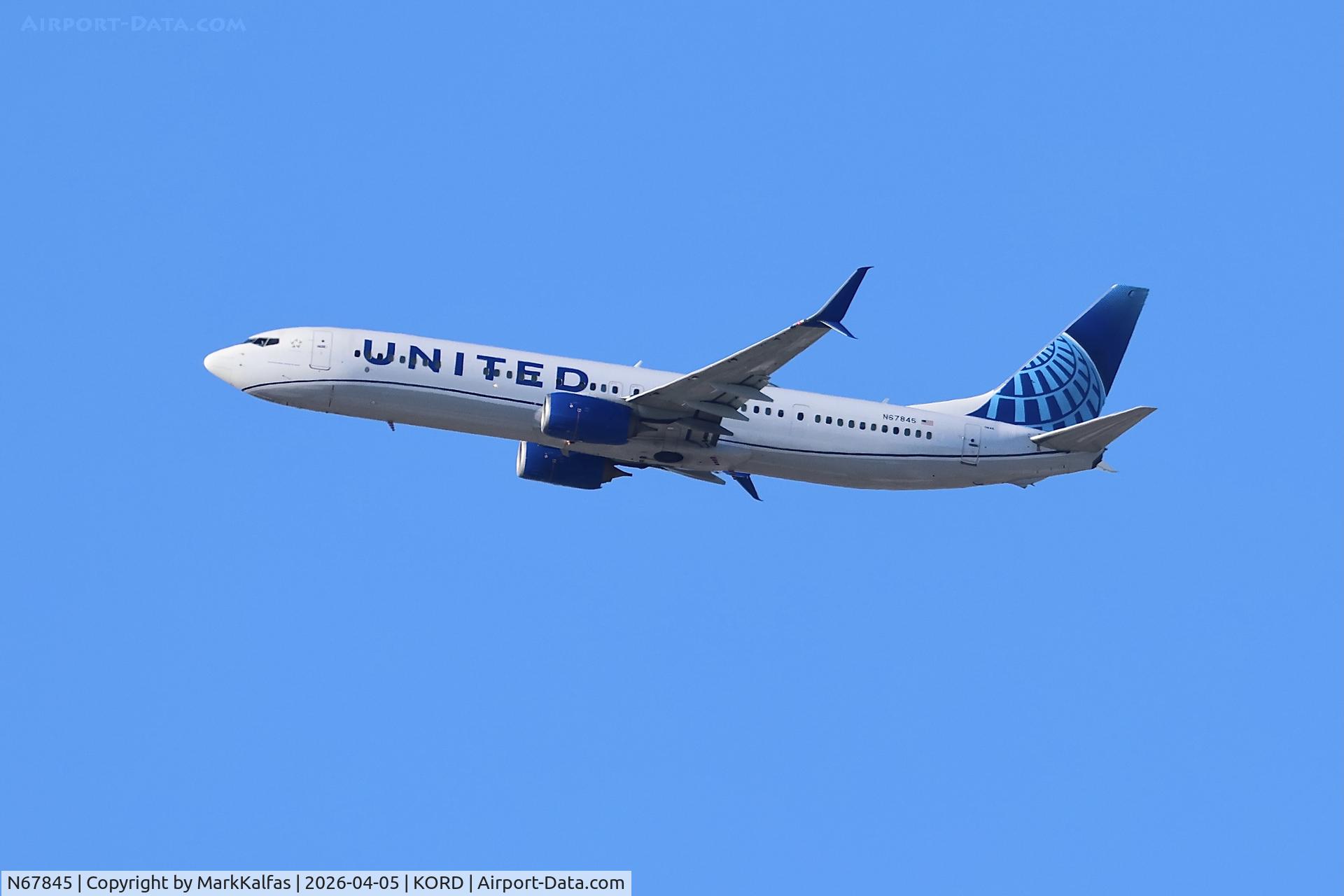 N67845, 2015 Boeing 737-924/ER, c/n 42185 l/n 5286, B739 United Boeing 737-924/ER N67845 departing 28R KORD