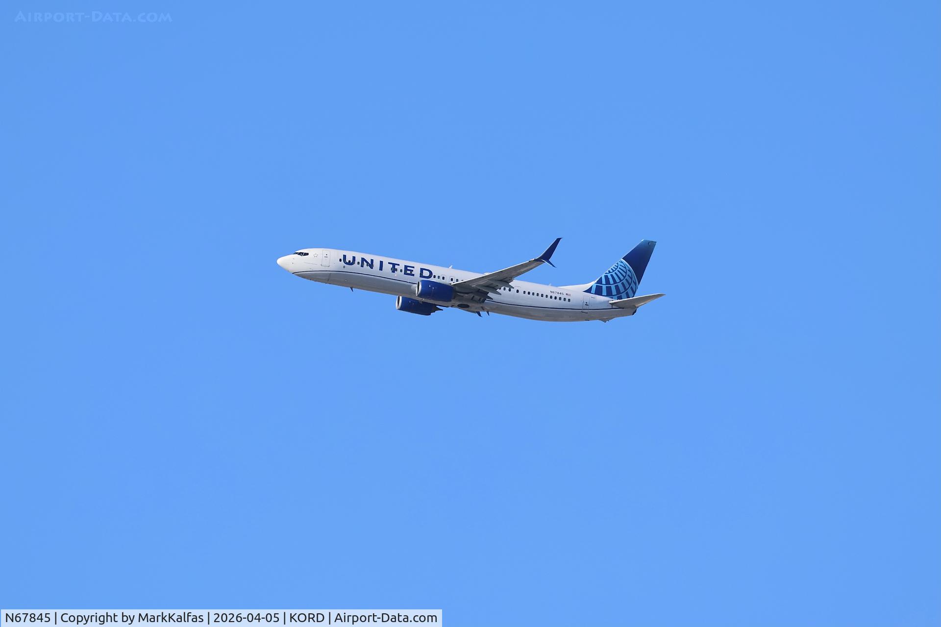 N67845, 2015 Boeing 737-924/ER, c/n 42185 l/n 5286, B739 United Boeing 737-924/ER N67845 departing 28R KORD