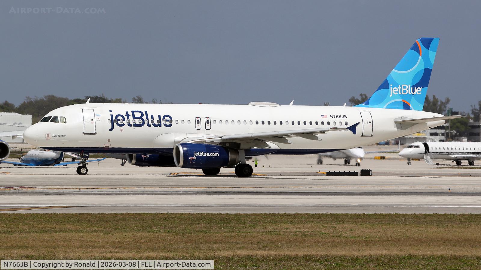 N766JB, 2008 Airbus A320-232, c/n 3724, at fll