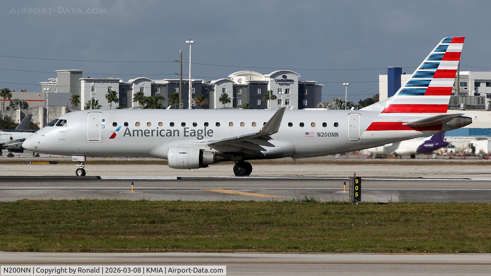 N200NN, 2015 Embraer 175LR (ERJ-170-200LR), c/n 17000456, at mia