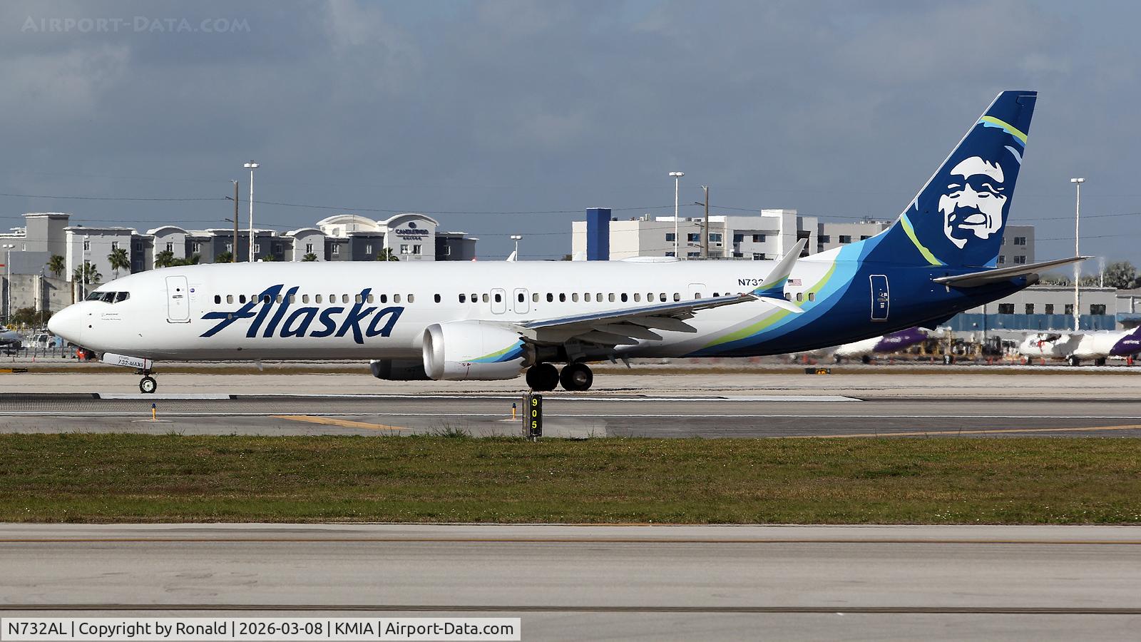 N732AL, 2025 Boeing 737-9 MAX, c/n 68520 l/n 9107, at mia