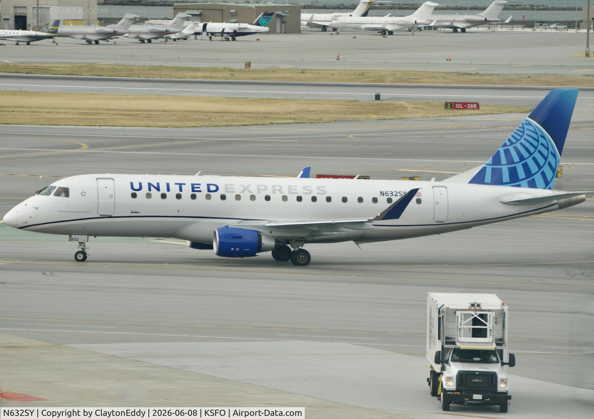N632SY, 2025 Embraer ERJ 175 SC, c/n 17001003, Sky Terrace SFO 2026. 