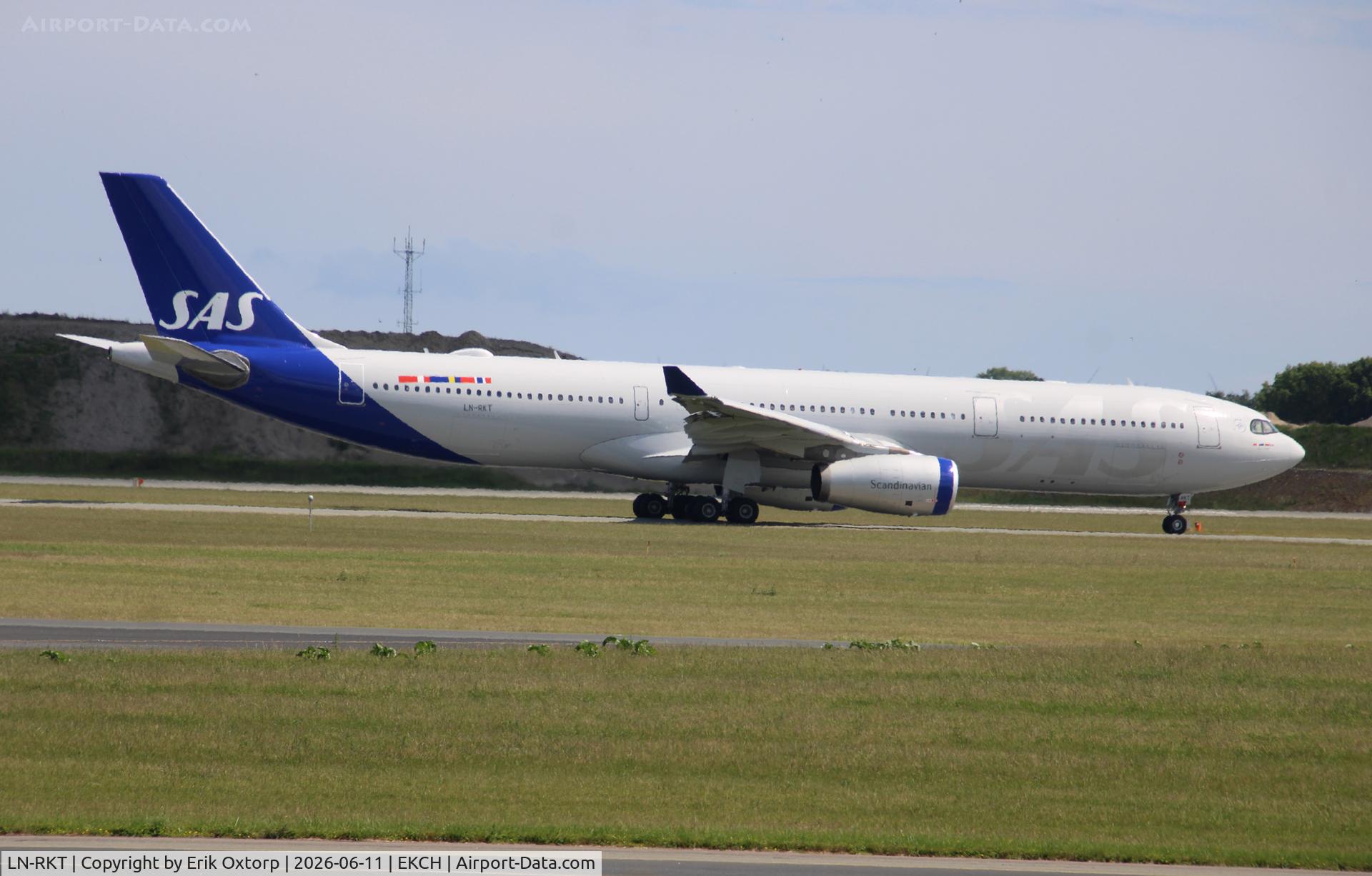LN-RKT, 2016 Airbus A330-343E, c/n 1697, The first SAS A330 in the latest SAS c/s - LN-RKT.