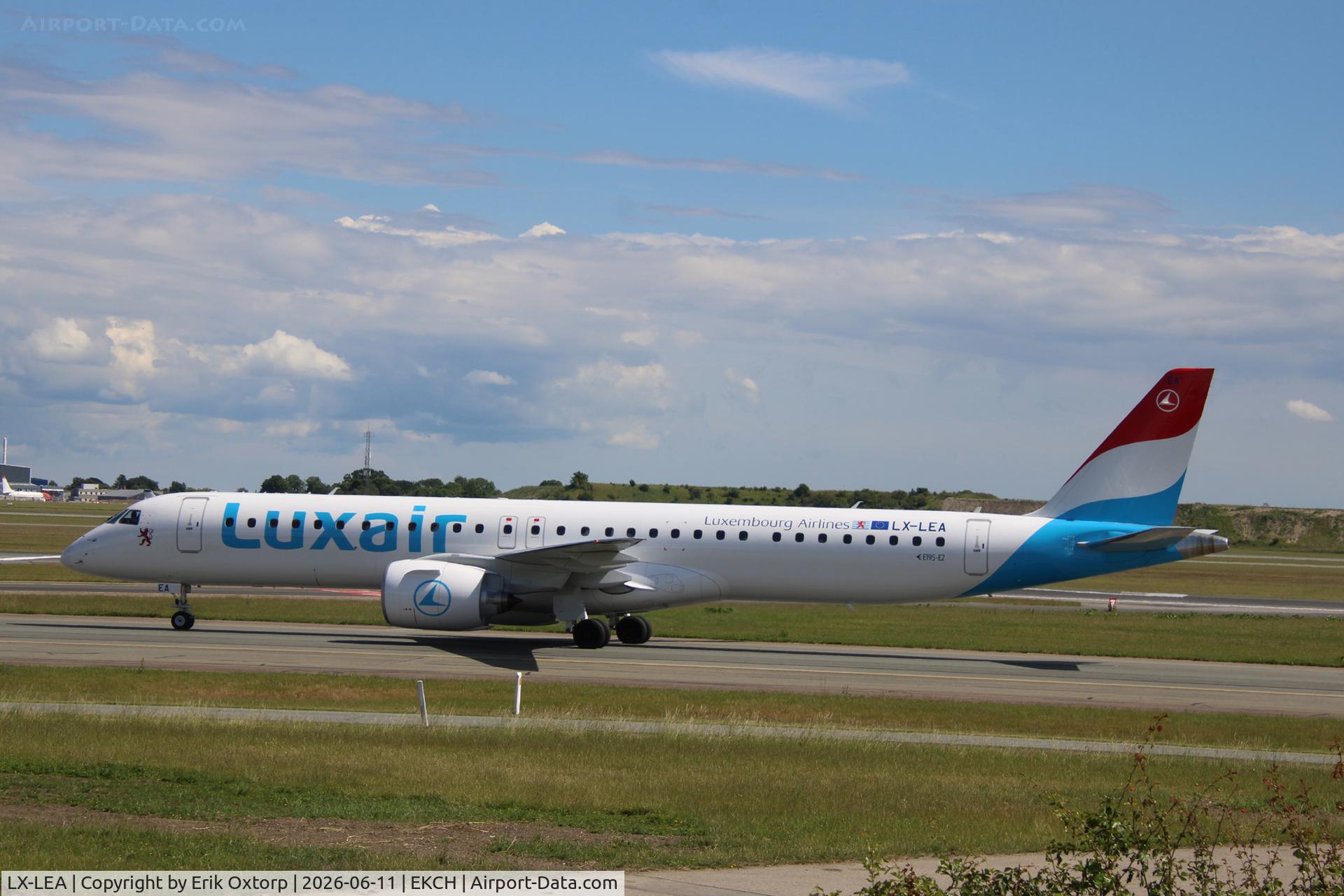 LX-LEA, Embraer ERJ-190-400STD, c/n 19020199, LX-LEA landed rw 04L