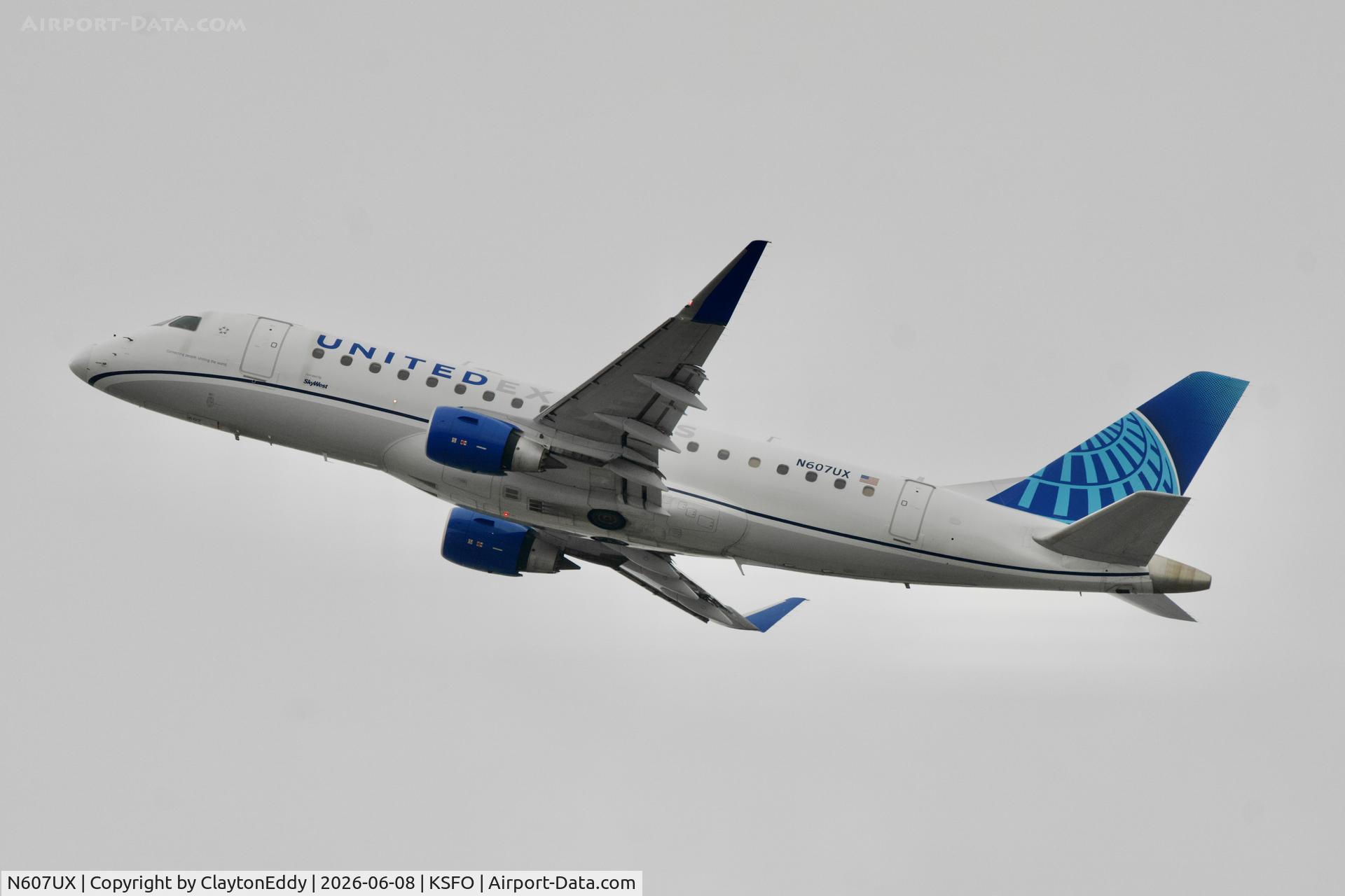 N607UX, 2019 Embraer ERJ-175 (ERJ-170-200LR), c/n 17000804, Sky Terrace SFO 2026. 