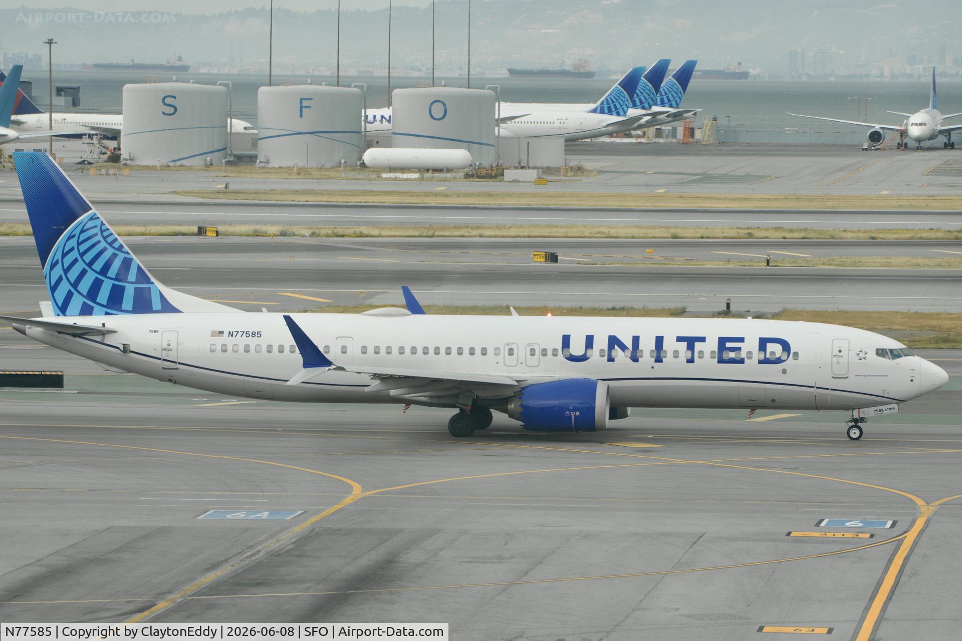 N77585, 2024 Boeing 737-9 MAX, c/n 68826 l/n 8976, Sky Terrace SFO 2026. 