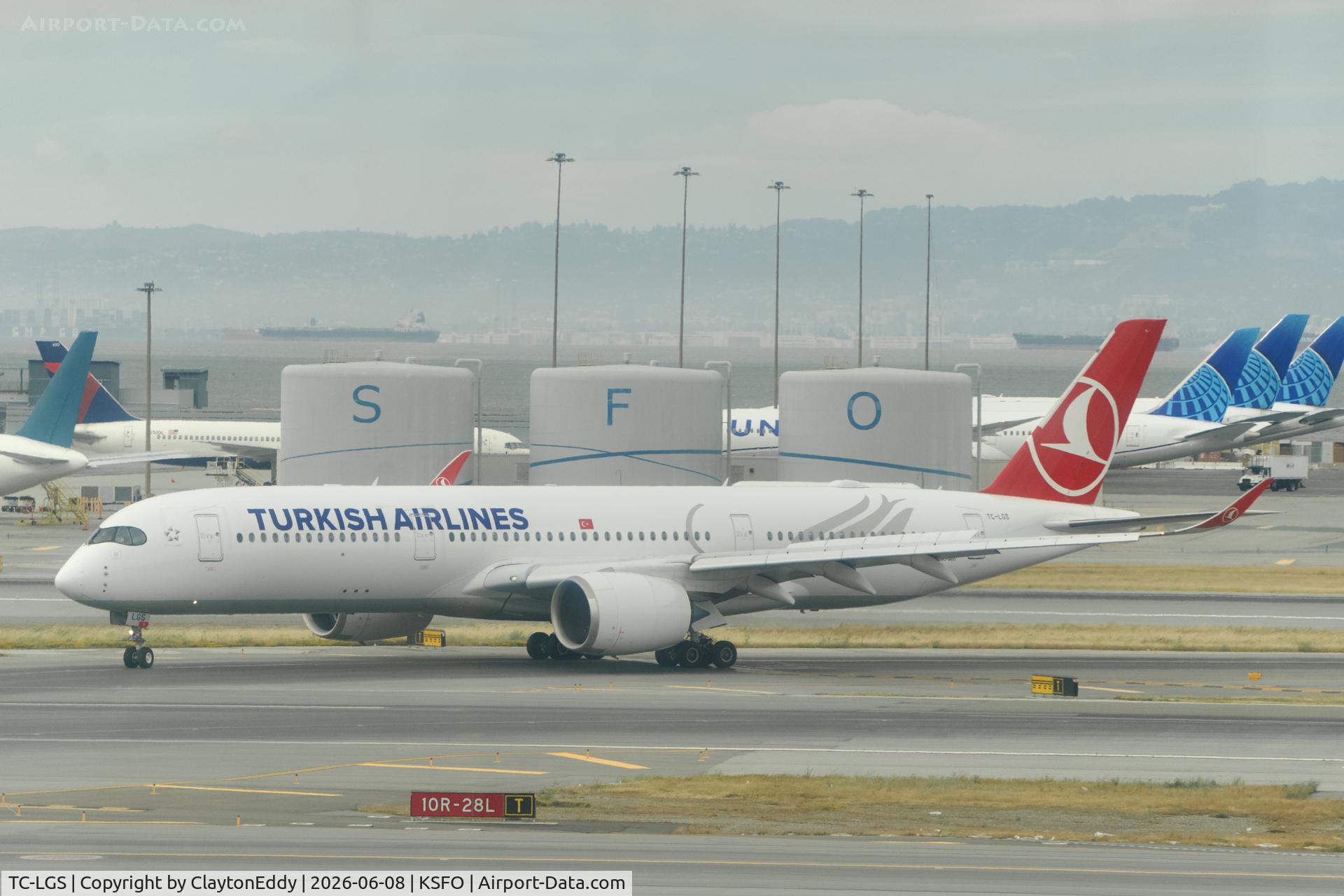 TC-LGS, 2024 Airbus 350-941, c/n 659, Sky Terrace SFO 2026. 